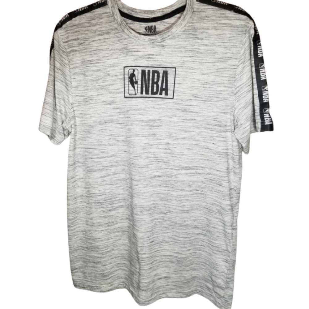 NWT Men's NBA Basketball T-Shirt - Medium